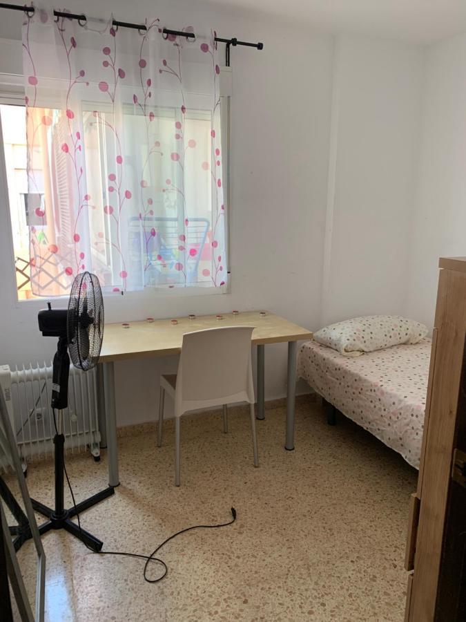 Habitacion Con Cama Individual, Piso Compartido En Avenida Blasco Ibanez บาเลนเซีย ภายนอก รูปภาพ