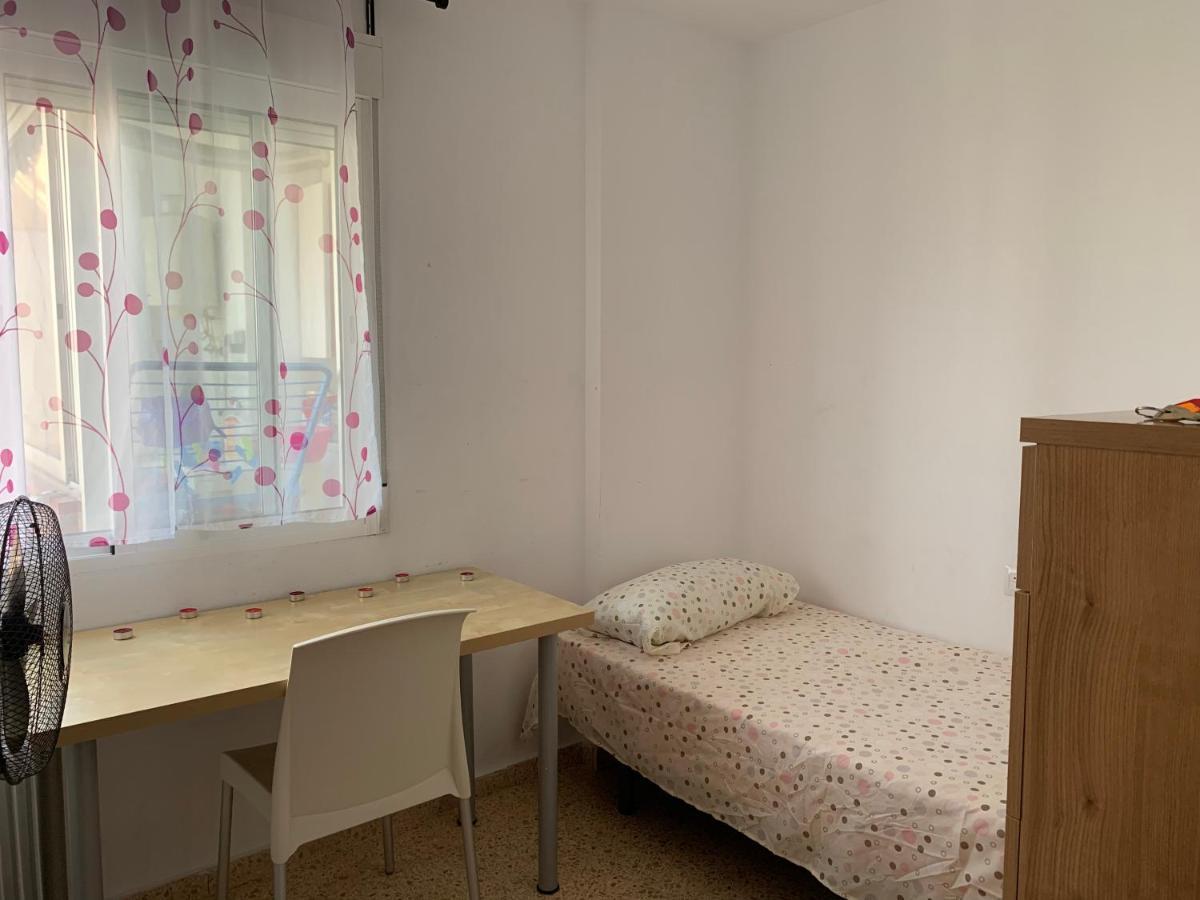 Habitacion Con Cama Individual, Piso Compartido En Avenida Blasco Ibanez บาเลนเซีย ภายนอก รูปภาพ