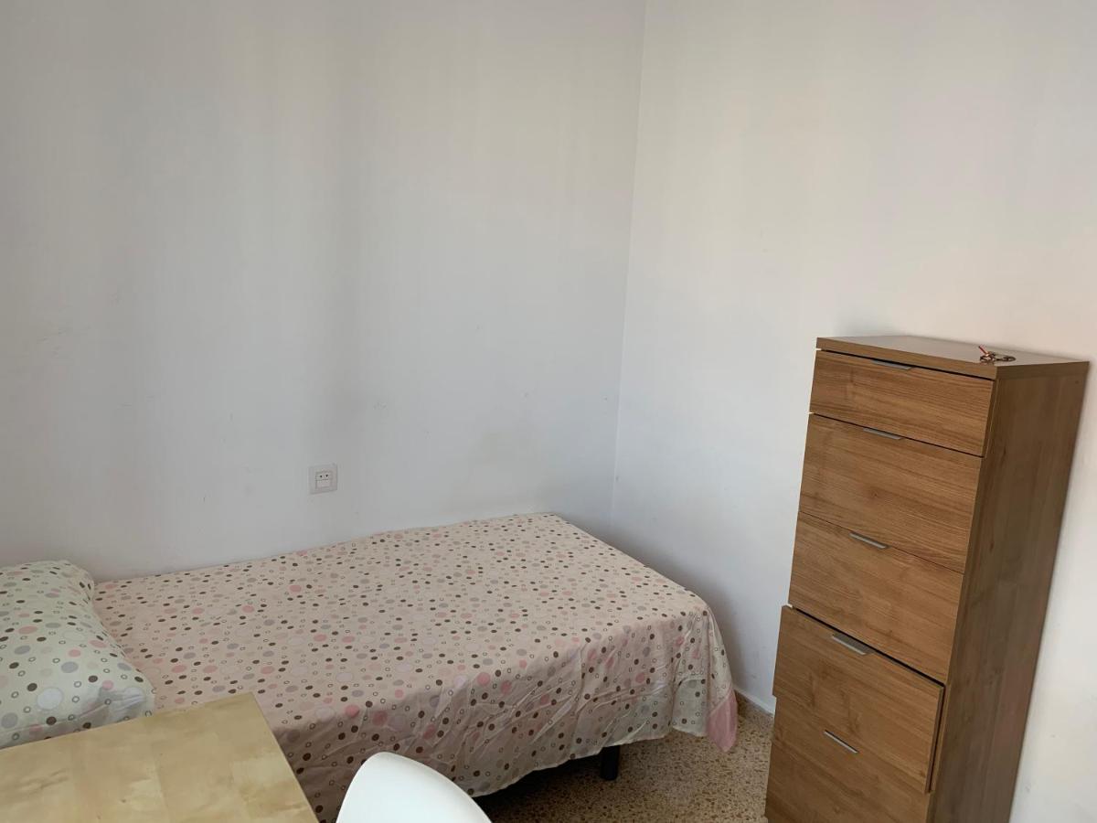 Habitacion Con Cama Individual, Piso Compartido En Avenida Blasco Ibanez บาเลนเซีย ภายนอก รูปภาพ