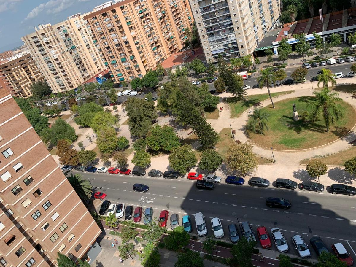 Habitacion Con Cama Individual, Piso Compartido En Avenida Blasco Ibanez บาเลนเซีย ภายนอก รูปภาพ