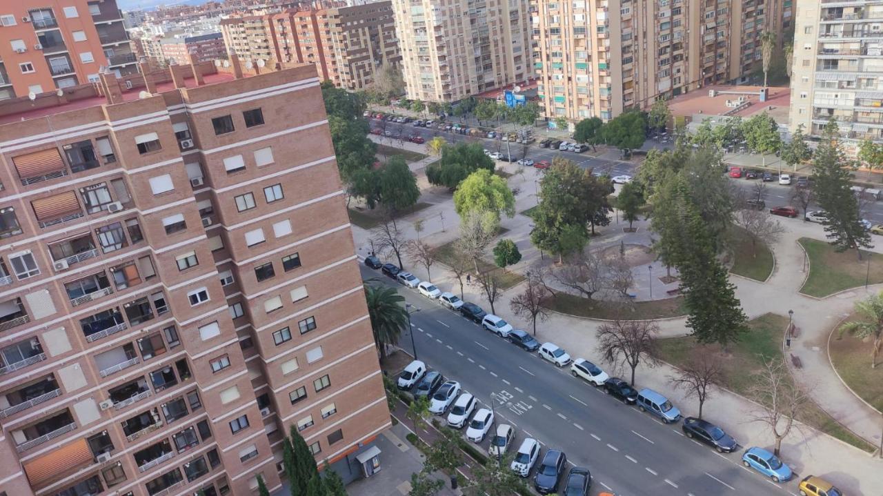 Habitacion Con Cama Individual, Piso Compartido En Avenida Blasco Ibanez บาเลนเซีย ภายนอก รูปภาพ
