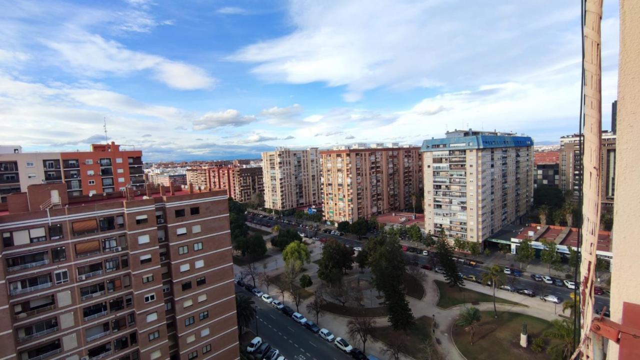 Habitacion Con Cama Individual, Piso Compartido En Avenida Blasco Ibanez บาเลนเซีย ภายนอก รูปภาพ