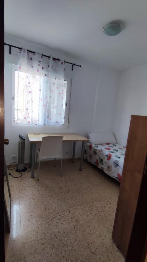 Habitacion Con Cama Individual, Piso Compartido En Avenida Blasco Ibanez บาเลนเซีย ภายนอก รูปภาพ